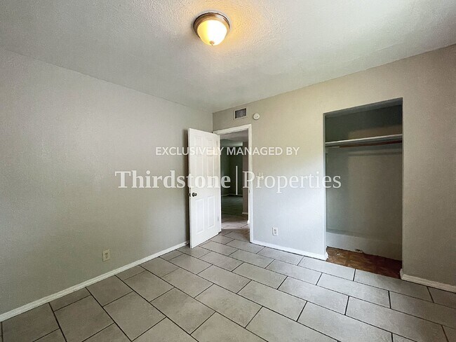 Building Photo - 1437 W 26th St