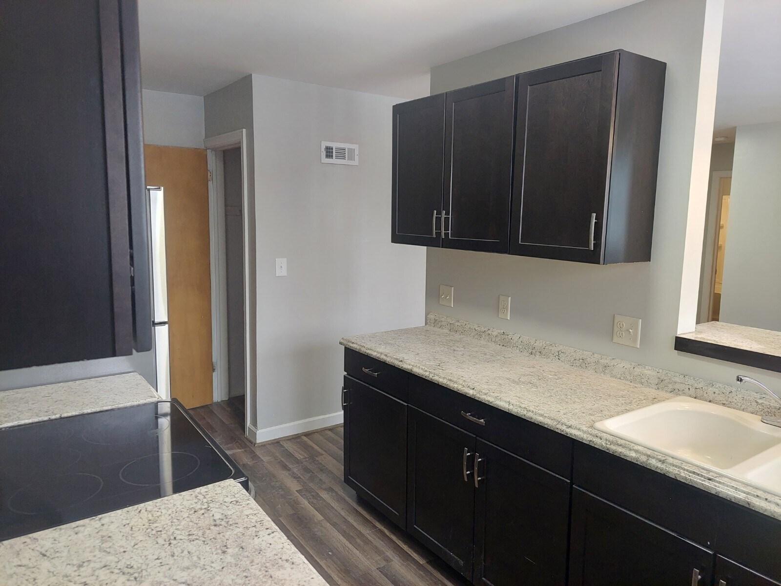 Kitchen - 726 Truman Ave