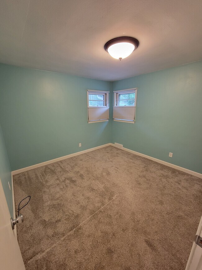 Bedroom #2 - 11 x 10.75 feet - 707 E 19th St