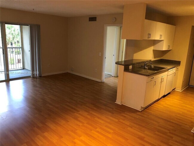 Building Photo - 470 S Park Rd