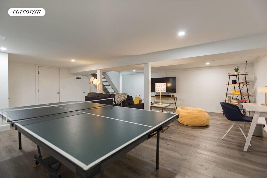 Building Photo - 348 Division St