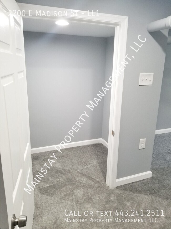 Building Photo - 2200 E Madison St