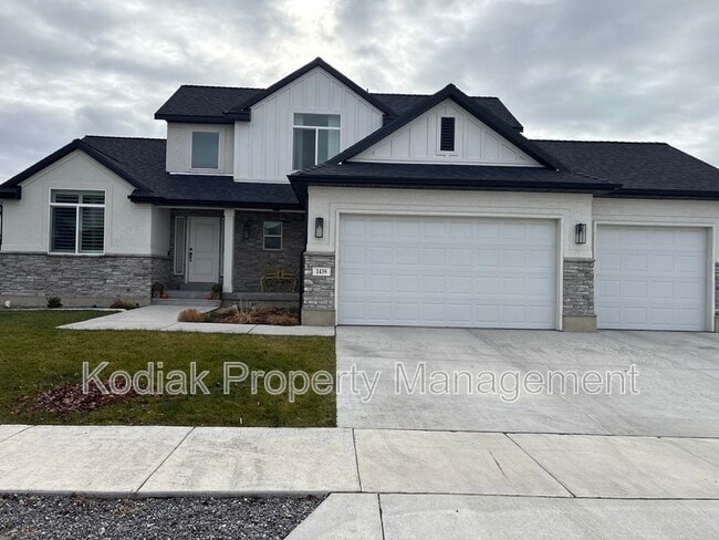 Building Photo - 1439 W Stable St