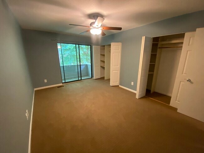Building Photo - 555 Russell Rd