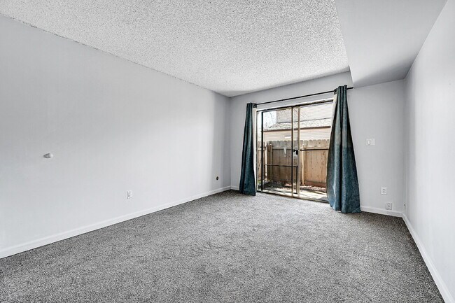 Building Photo - $1,195 - 1 Bed, 1 Bath Condo in Denver wit...