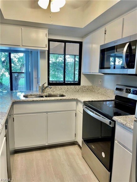 Building Photo - 5650 Trailwinds Dr