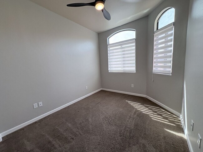 Building Photo - 181 E Crown Ct