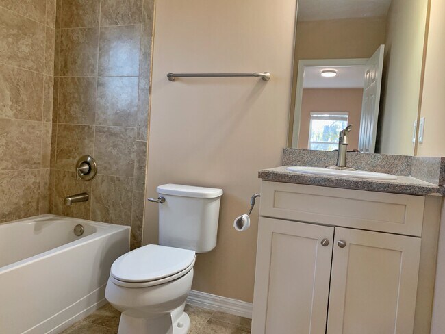 Building Photo - Coming Soon!! 4BR/4BA, downtown apartment. Walk to Flagler College..