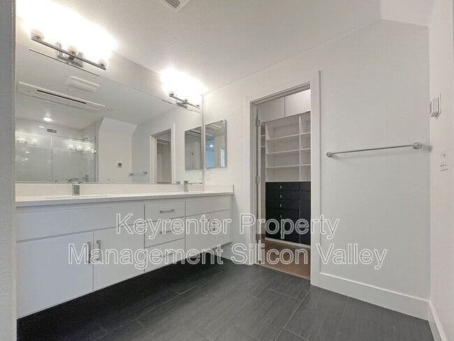 Building Photo - 3030 Boyter Pl