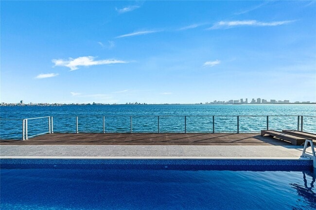 Building Photo - 1351 Bay Terrace