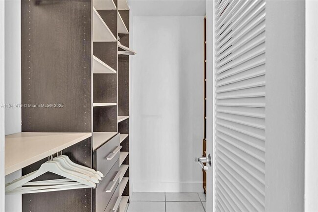 Building Photo - 5161 Collins Ave
