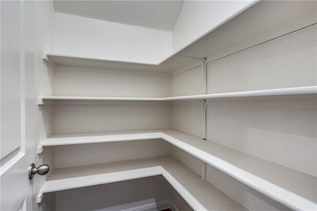 Building Photo - 509 Peony Ct