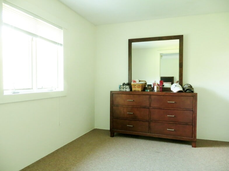 Primary bdrm, walls white now - 82 Dill Rd