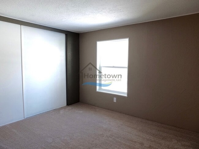 Building Photo - Beautiful & Clean 2 Bed 1 Bath Manufacture...