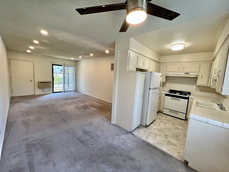 Building Photo - 3510 Clarington Ave