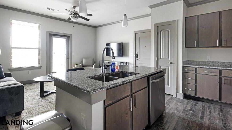 Building Photo - 12500 Shadowglen Trce