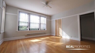 Building Photo - 0 bedroom in CHICAGO IL 60657
