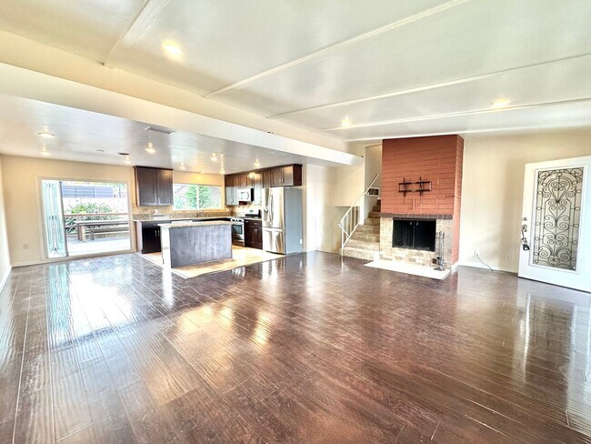 Building Photo - Huge Oak Park Home! 4bd/2.5ba house with incredible yard w/ VIEWS + spa, A/C, garage, W/D!