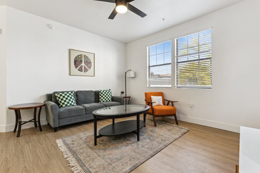 Primary Photo - 9450 W Cabela Dr