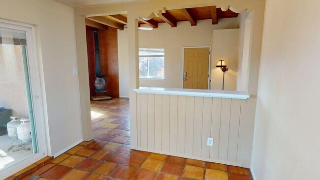 Building Photo - Sweet 3 bedroom