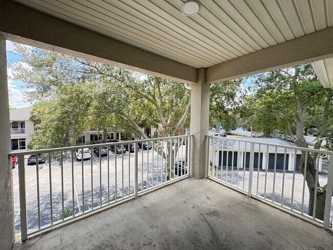 Building Photo - 6016 Hemingway Cir