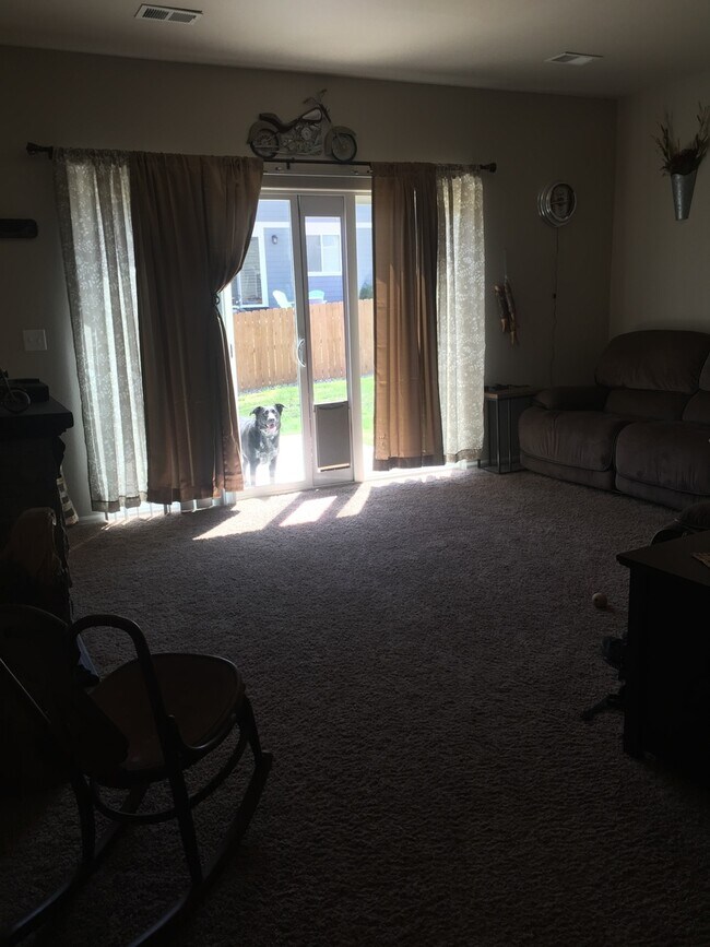 Building Photo - Beautiful 3 Bedroom 2.5 Bath Home in South...
