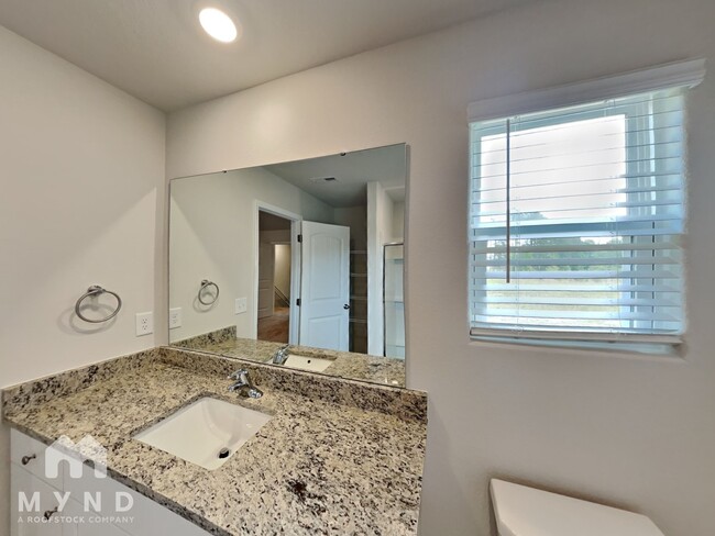 Building Photo - 265 Royal Mdw Dr