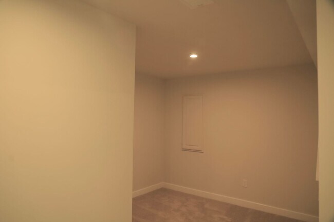 Building Photo - 1331 Darling Dr