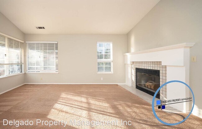 Building Photo - 2 br, 1 bath House - 511 Timbercove #8