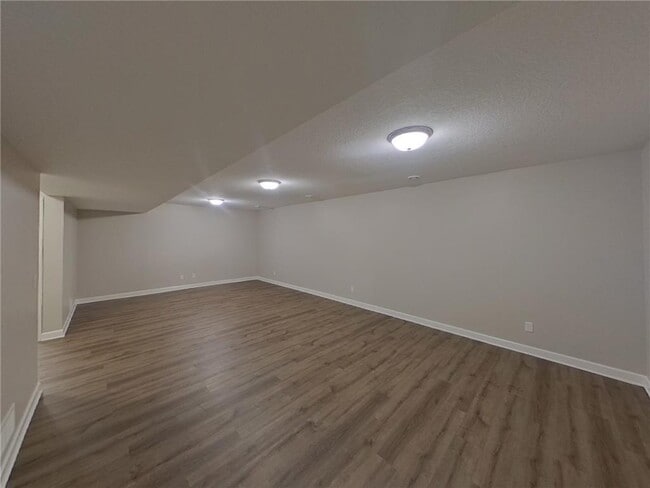 Building Photo - 14060 Ailesbury Ave