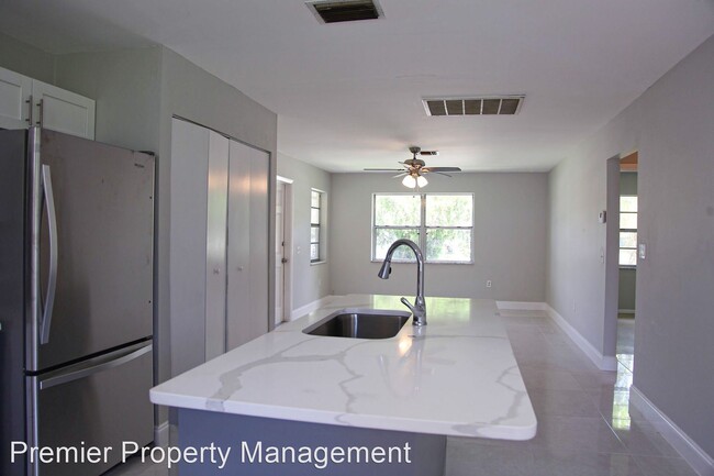 Building Photo - 2 br, 1 bath House - 1097 San Remo Avenue