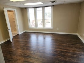 Building Photo - 102 Vermillion St