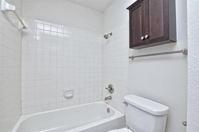 Building Photo - 1305 Elm Forest Dr