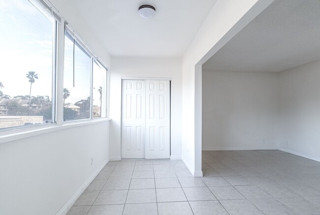 Building Photo - 717 Ocean View Dr