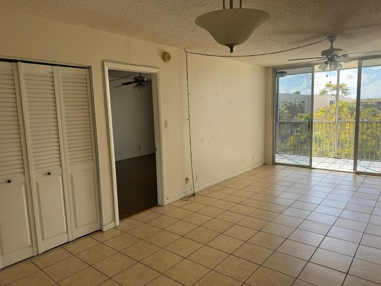 Building Photo - 3141 NW 47th Ter