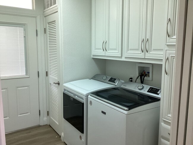 Building Photo - Live Oak