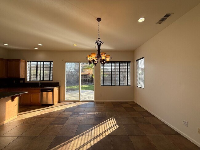 Building Photo - Centrally Located Single Story Home in Traditions