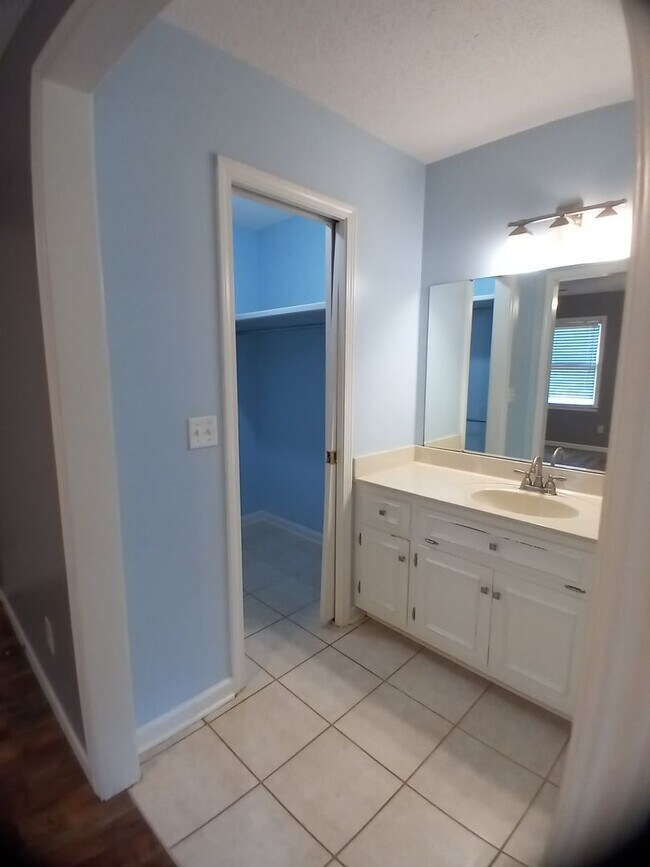 Building Photo - 350 Katydid St