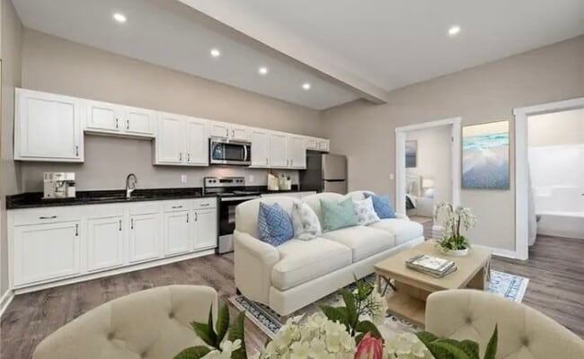 Building Photo - 118 Broad St