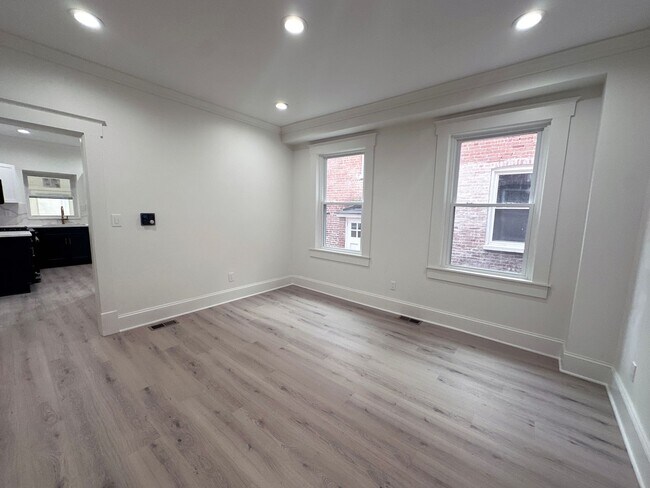Building Photo - 528 Manor St