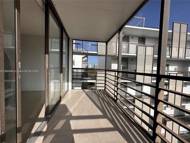 Building Photo - 20500 W Country Club Dr