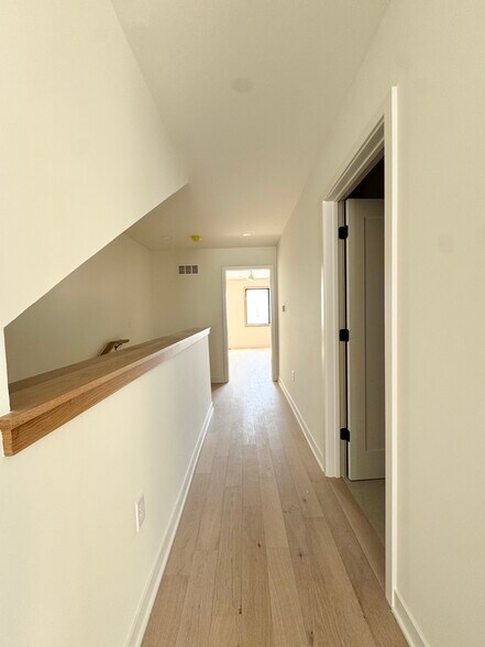 Building Photo - 537 E 19th St