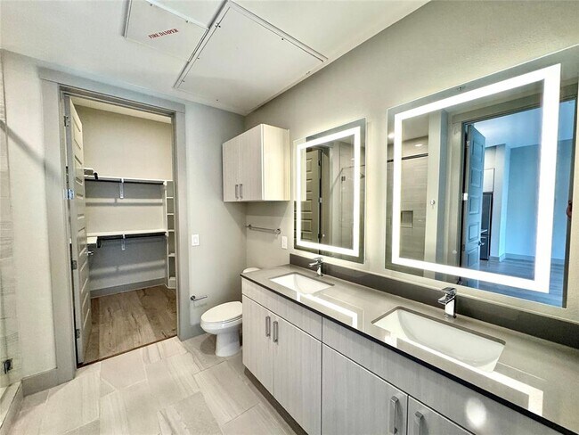 Building Photo - 401 W 25th St