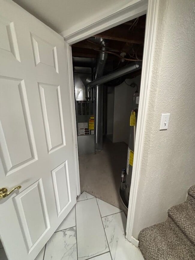 Building Photo - 4 Bedroom 2 Bath House by Frontier Park