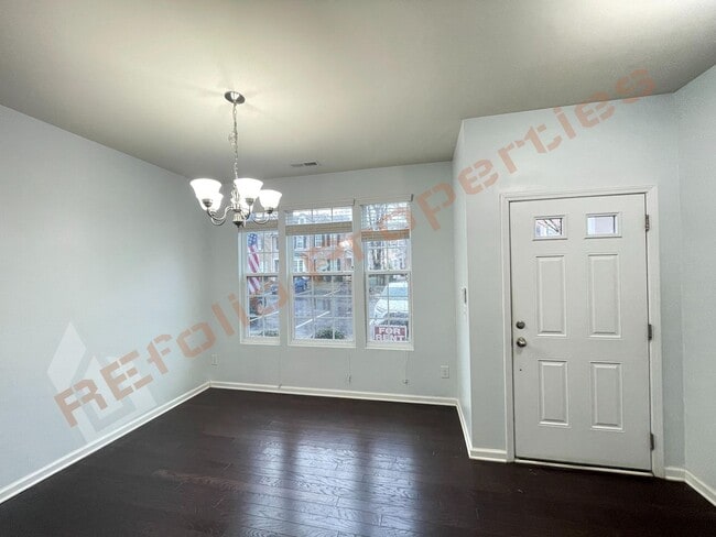 Building Photo - 2 Bedroom, 2.5 Bathroom Townhome with 2 Parking Spaces in Renaissance Park – Minutes from Downtow...