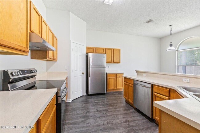 Building Photo - 700 Scarlet View Ct