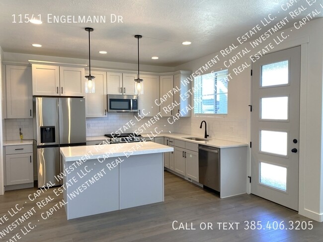 Building Photo - 11541 Engelmann Dr