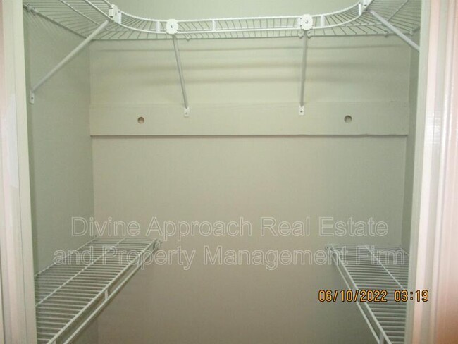 Building Photo - 830 Jamestown Manor Park