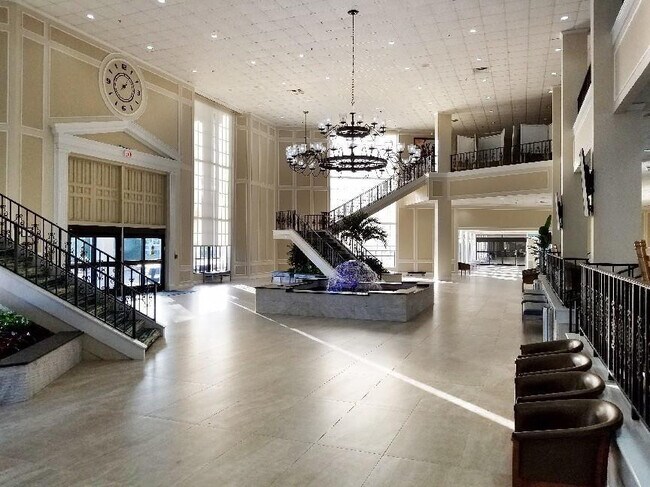 Building Photo - 355 Oakridge T