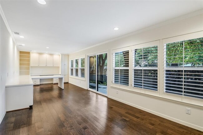Building Photo - 50 Woodstone Square